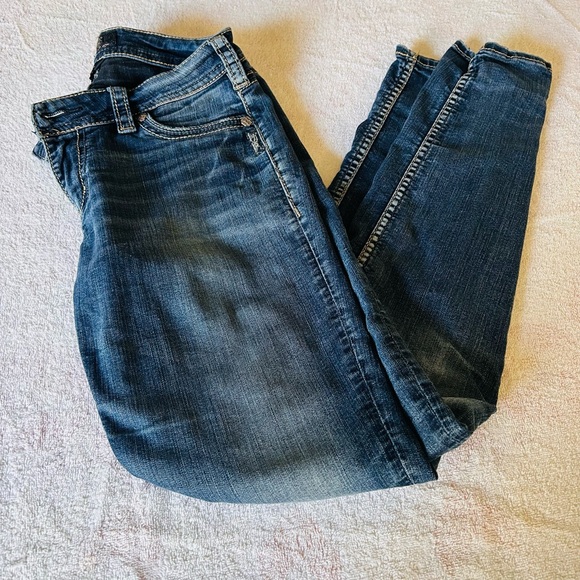 Silver Jeans Co. SUKI Mid Super Skinny Jeans - Picture 2 of 6